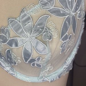 🧡 Victoria’s Secret Cutout Bra in Ice Blue 🧡